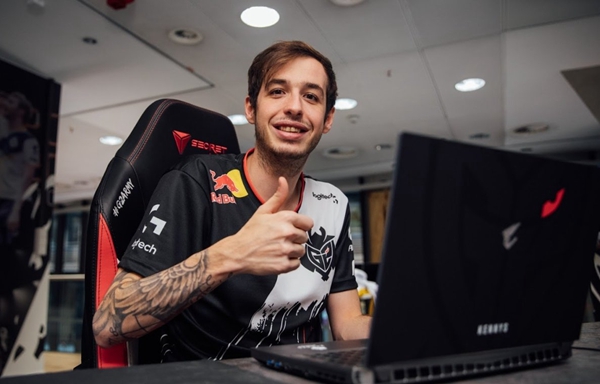 边后卫前插 边后卫前插