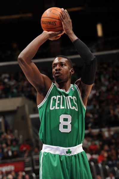 护让后场出 护让后场出